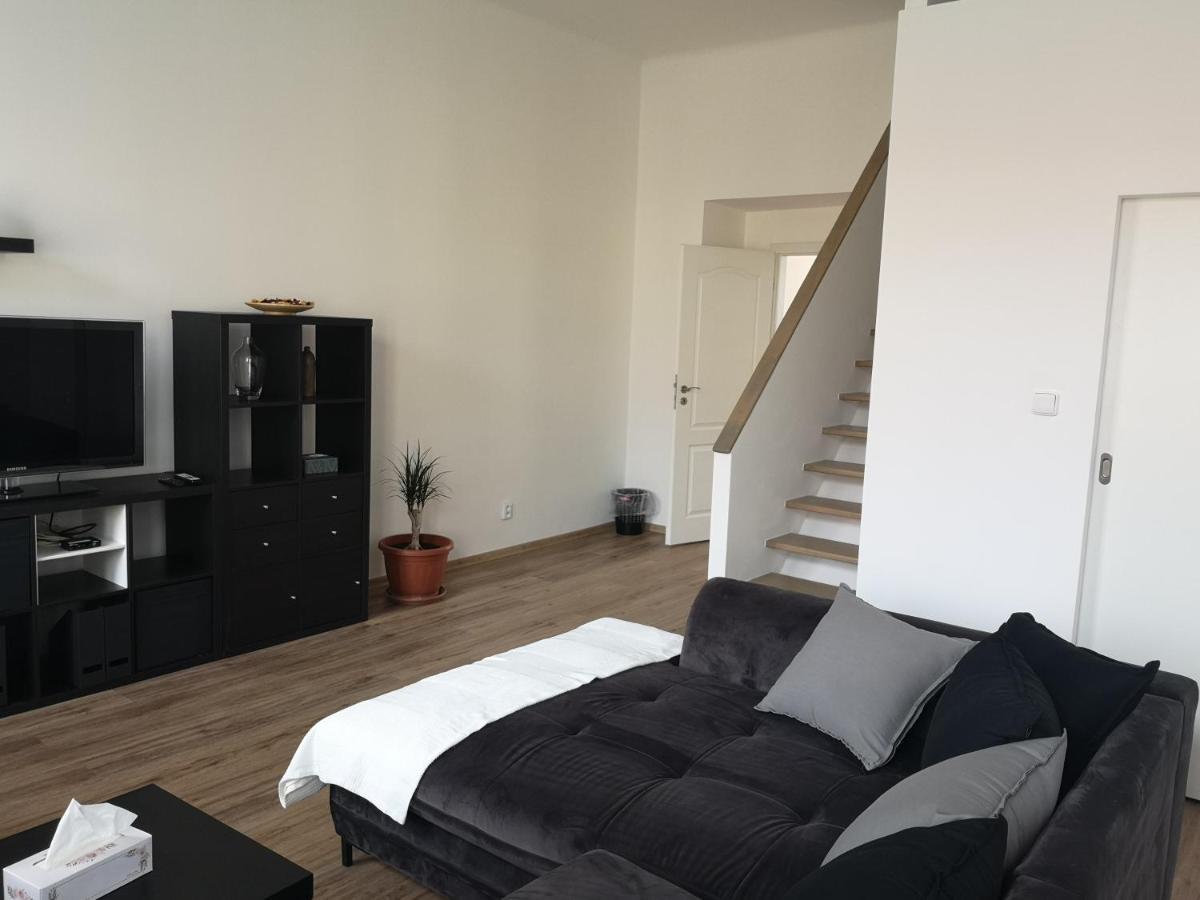 Fine Apartment In Centrum Of Slany With Aircondition ภายนอก รูปภาพ