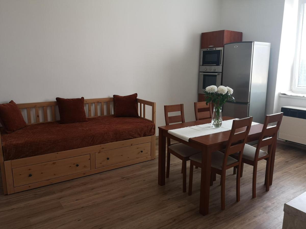 Fine Apartment In Centrum Of Slany With Aircondition ภายนอก รูปภาพ